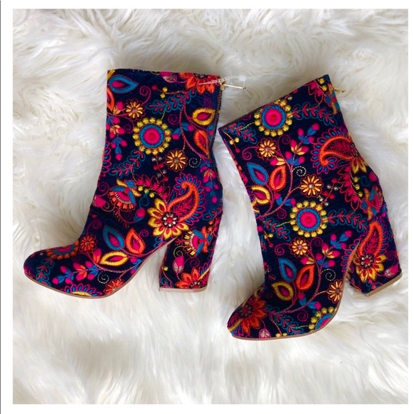 New Women’s Naughty Monkey Booties Marked 8.5 but runs small better for a 7/7.5 - Picture 3 of 5